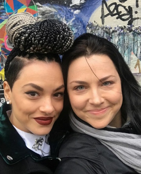 File:Amy and deena.jpg