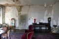 Salone, parete laterale. Scena nella quale Amy prende il microfono e incomincia a cantare