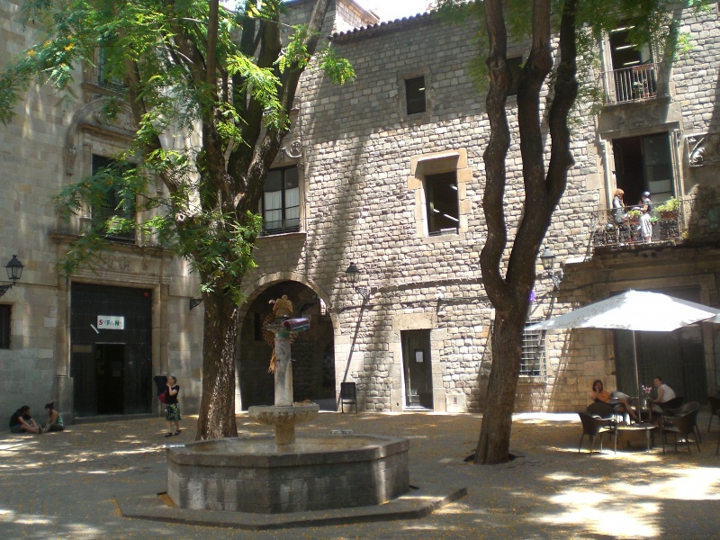 File:Plaza Sant Felip Neri.jpg